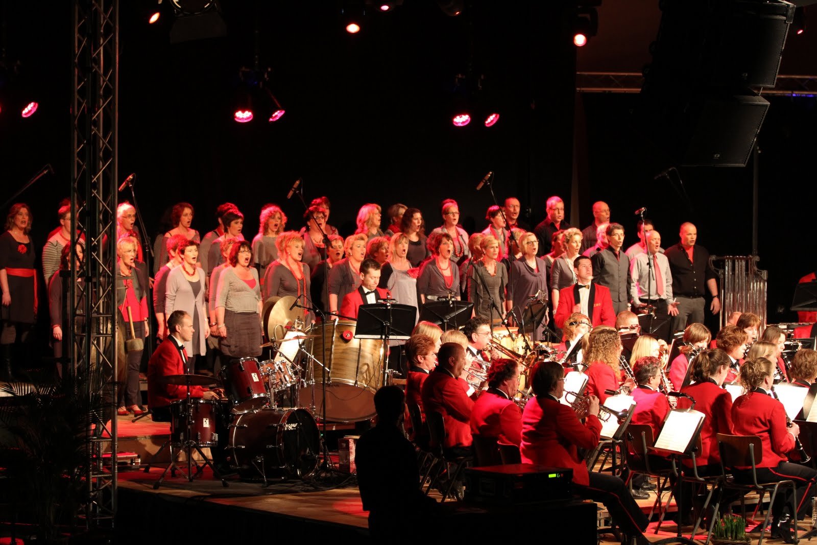 Popkoor Luidkeels Zingt Bij Harmonie Doorn 2--4--2011 063
